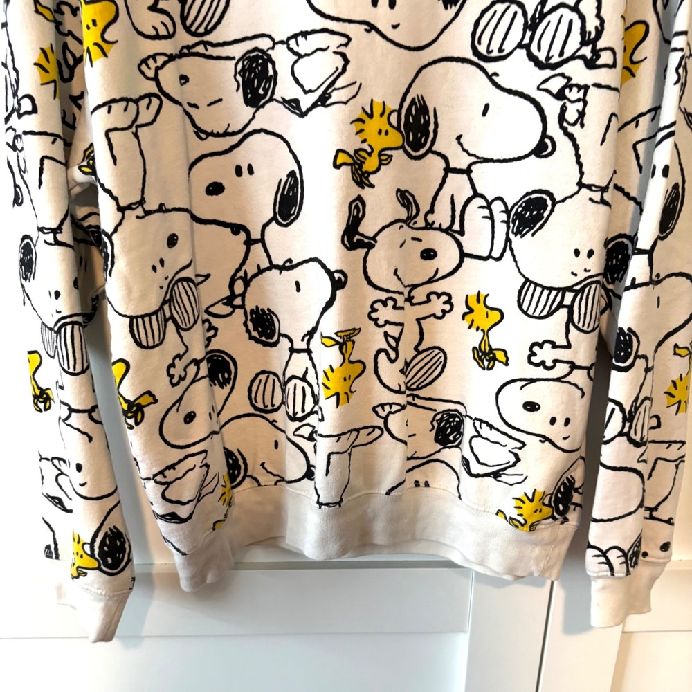 Peanuts Cream Snoopy and Woodstock Print Sweatshirt in Size L - Picture 4 of 10